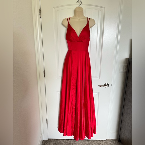 Cinderella Divine Elegant Satin Red Evening Gown Size 4 NWT - Picture 1 of 8